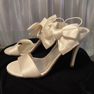 Off white heels with bow size 9.5 used